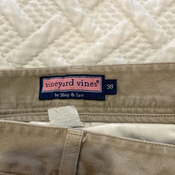 Vineyard Vines Club Shorts - Picture 2 of 4